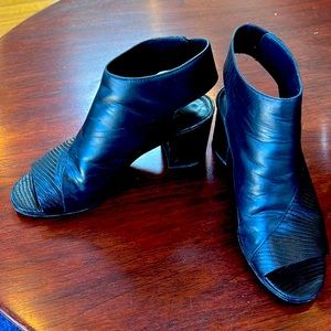 Vince cut out bootie